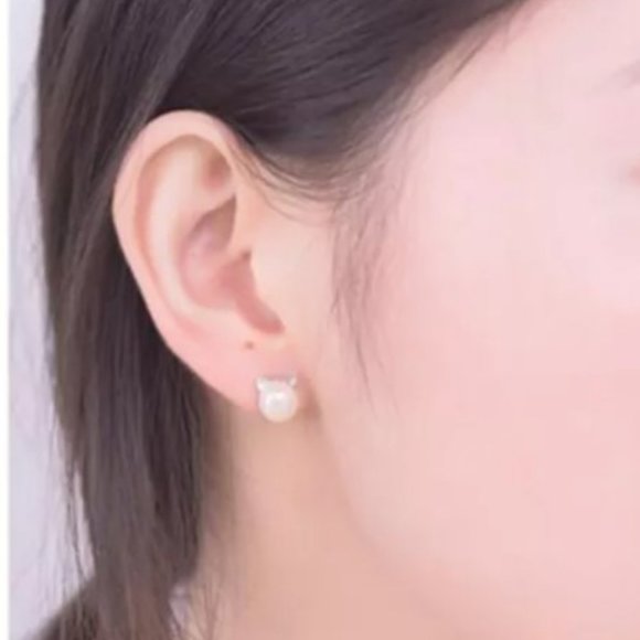 TT-Faux Pearl and Silvertone Cat Ears Earrings - Picture 2 of 4